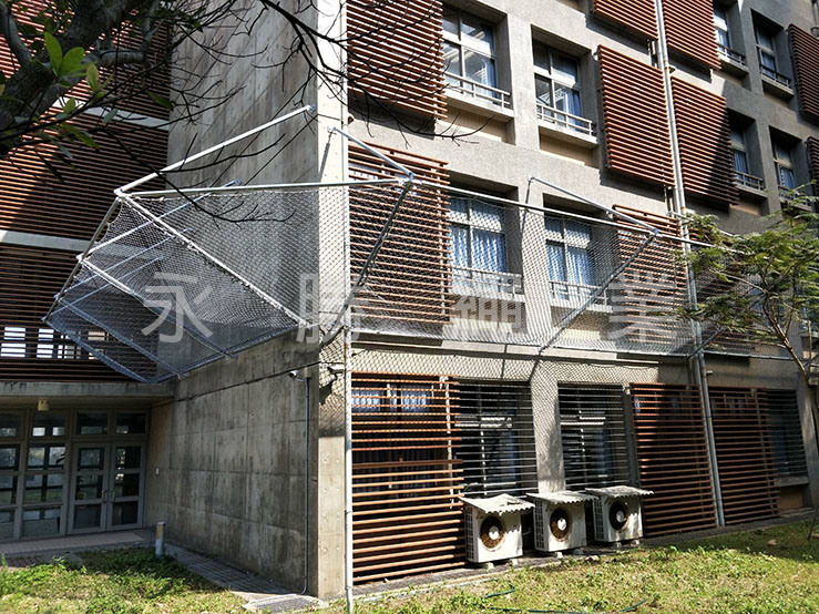 外伸支架防墜網