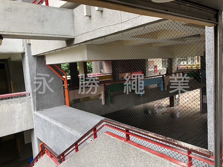 阻擋學生進入網