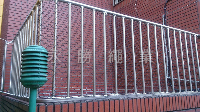 欄杆間隙過大圍阻網