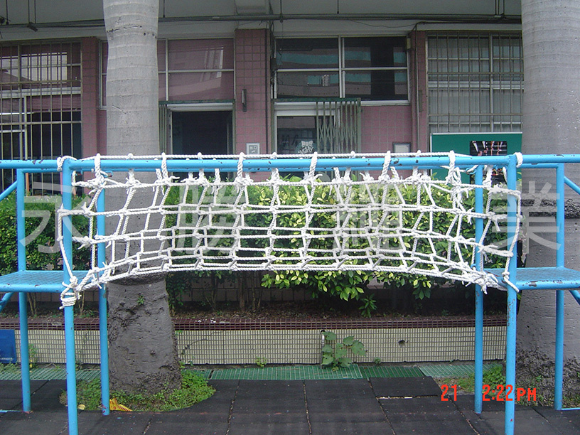 吊橋爬網